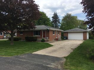 8059 Granada Ave, Brighton, MI 48114