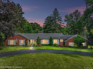 830 Jonathan Ln, Bloomfield Hills, MI 48302