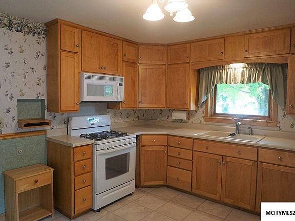 5th image of 681 3rd St SE