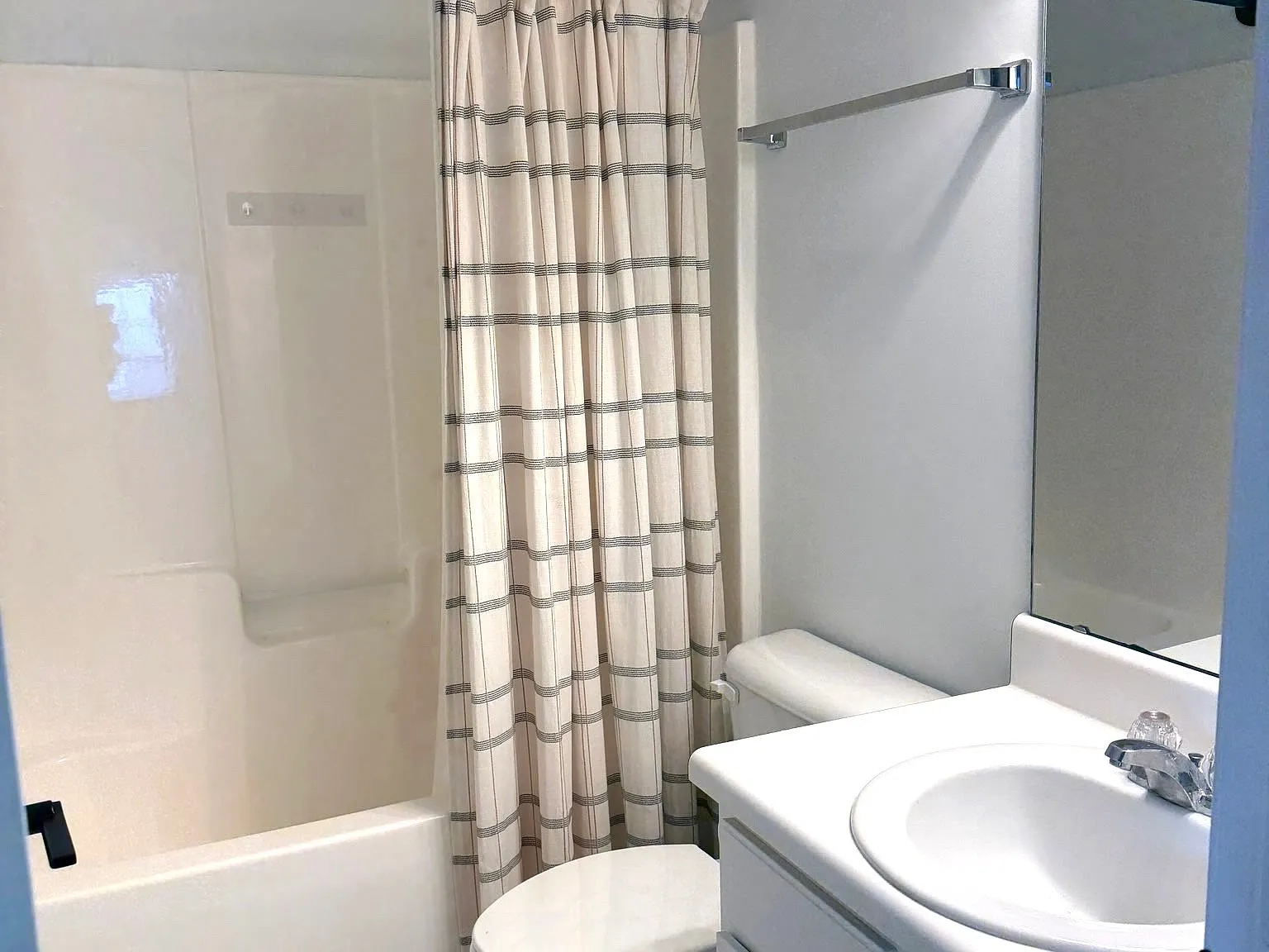 4 bed, 2.5 bath, 1730 sqft, $2,200 — Photo 4