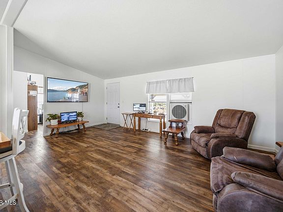 5th image of 1346 218th St W