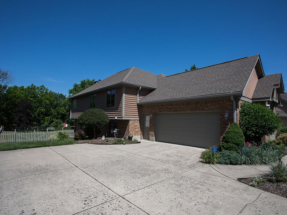1st image of 585 Towncrest Dr