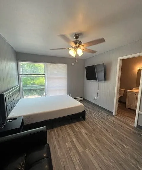 401 Smith St #B12 — Photo 9