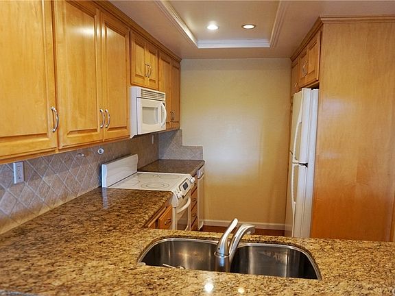 4th image of 4211 Apricot Dr