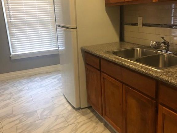 5th image of 249 S Harvard Blvd #40