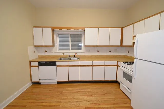 1454 W School St — Photo 1