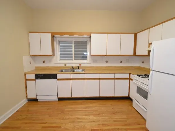1454 W School St APT 1, Chicago, IL 60657
