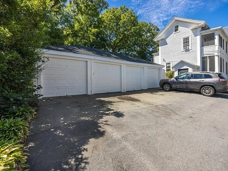 35 Locust St #1 — Photo 3