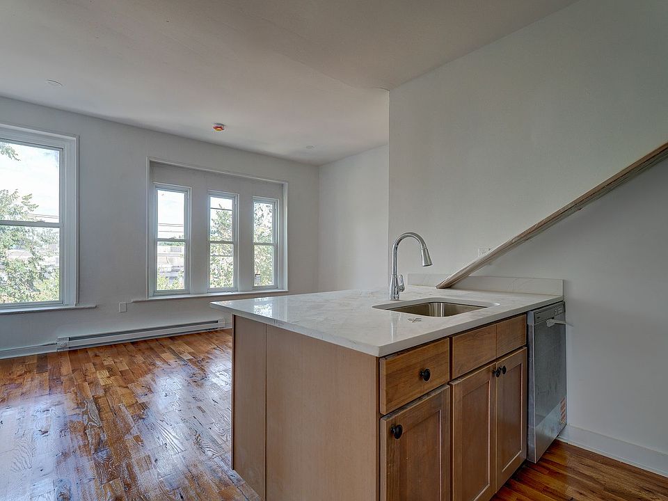 1st image of 522 Elm St APT 7