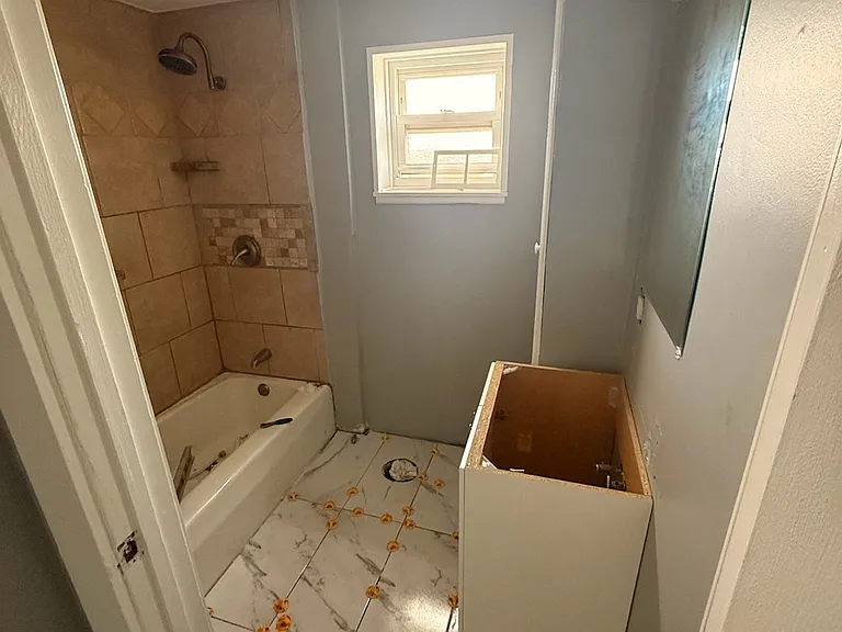 2914 Glasgow St — Photo 9