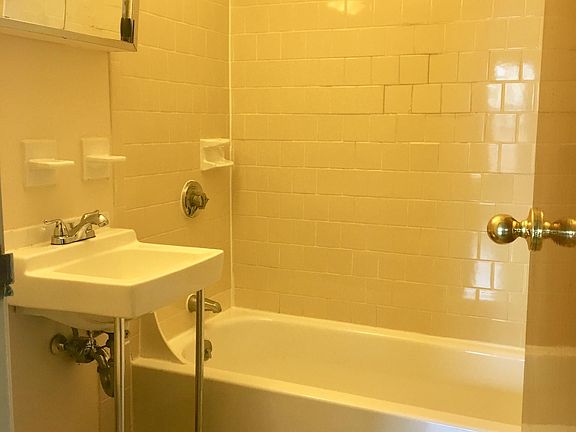 2nd image of 34 Garfield St Floor 2