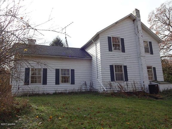 3rd image of 2780 N Mundy Ave