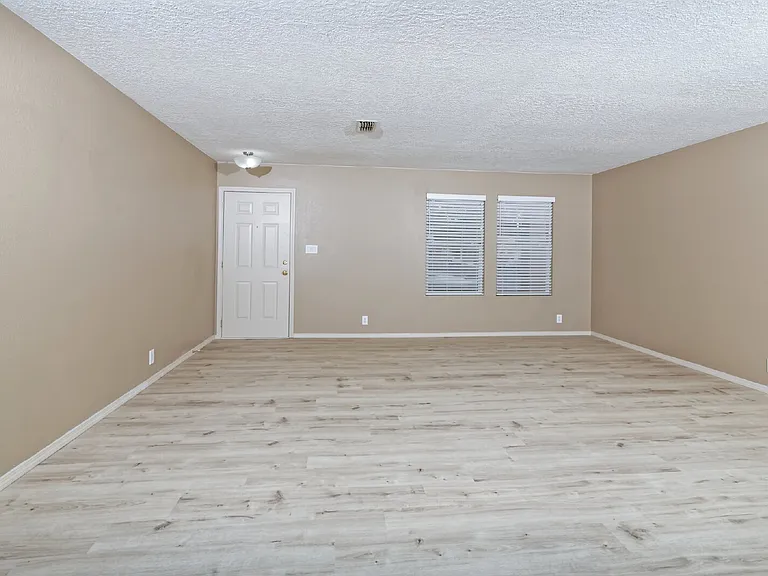 6900 Poppy Pl NW — Photo 2