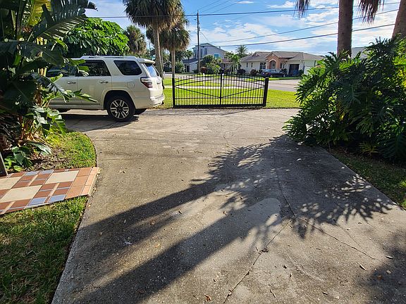 3rd image of 1703 John Anderson Dr