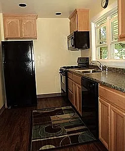 1838 Fallowfield Ave — Photo 2