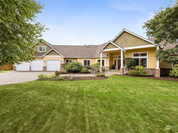 1062 Paha View Dr, Fox Island, WA 98333