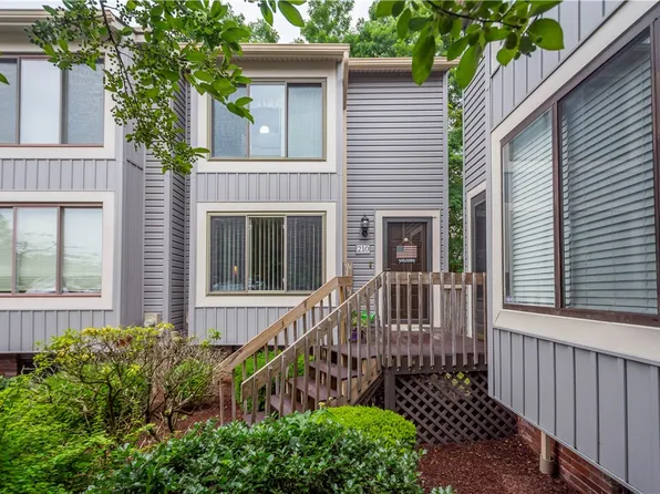 210 Serendipity Dr, Coraopolis, PA 15108