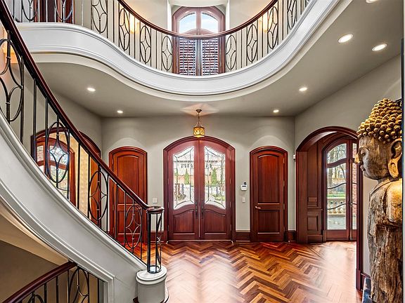 4th image of 950 Lake Rd