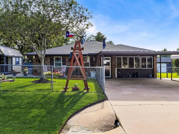 188 Huckleberry Rd, Onalaska, TX 77360
