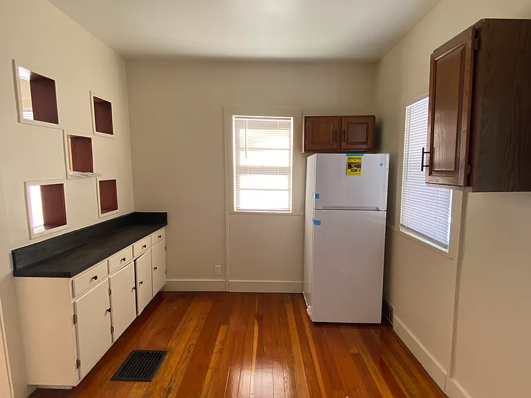 523 N Walnut St — Photo 7