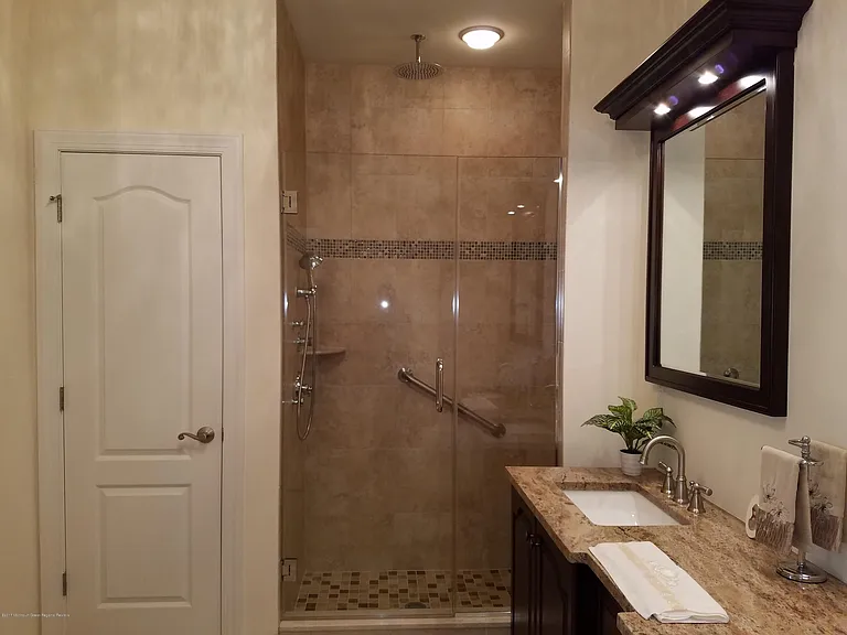 12 Cindy Ct — Photo 42