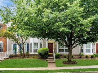 86 Columbus Dr, Franklin Park, NJ 08823