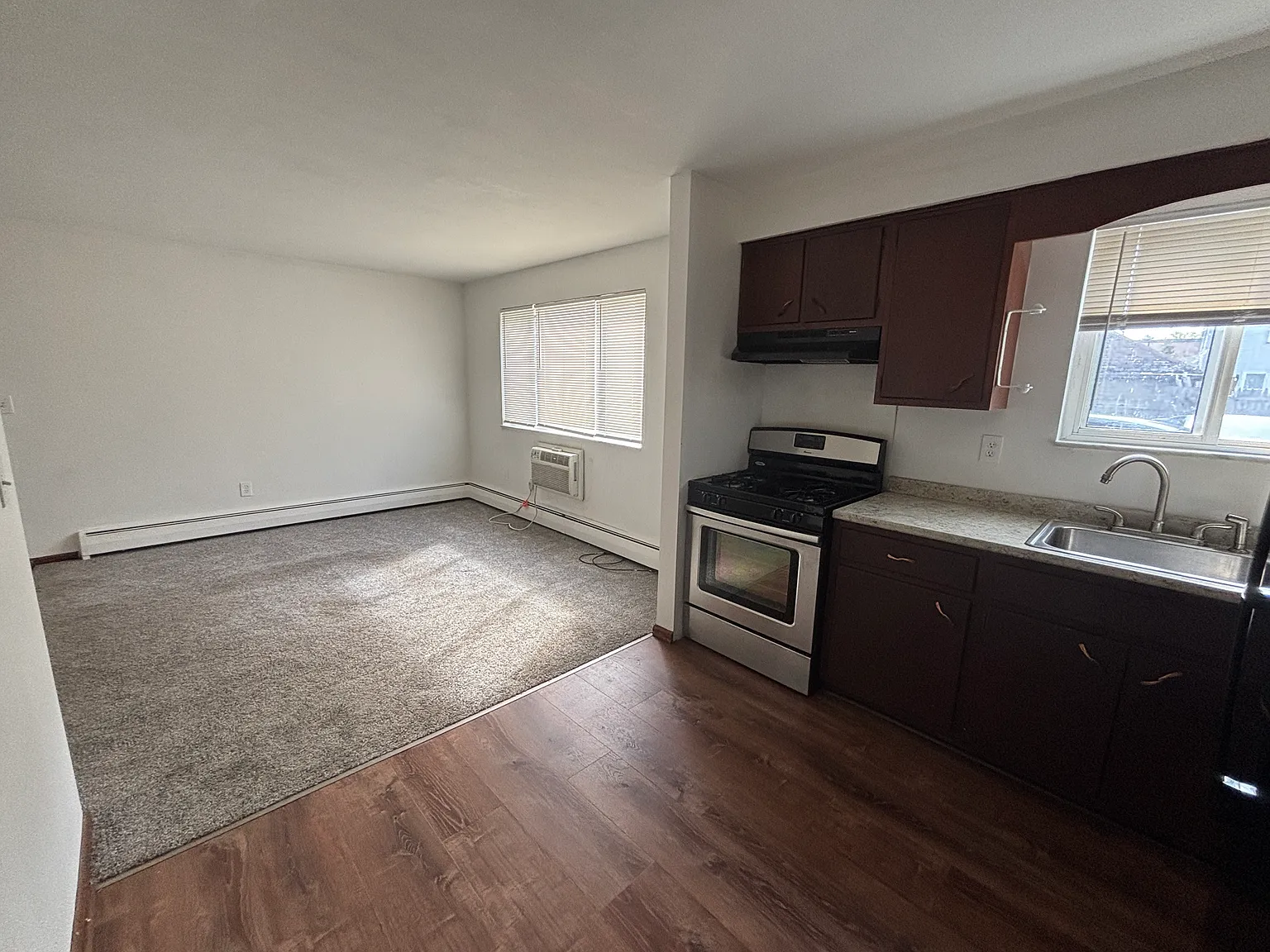 1 bed, 800 sqft, $985 — Photo 2