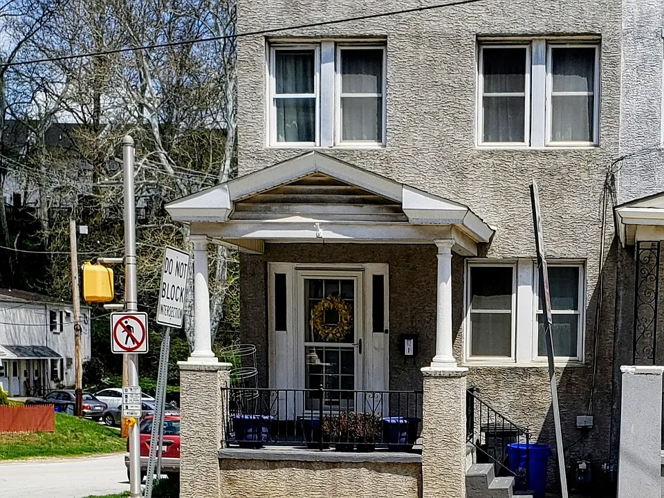 339 W Elm St