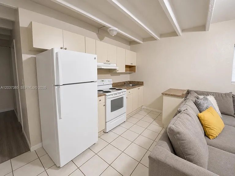 614 SW 10th Ave #2 — Photo 3