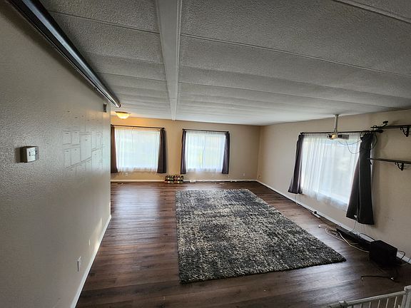 5th image of 166 W Sleeper Rd