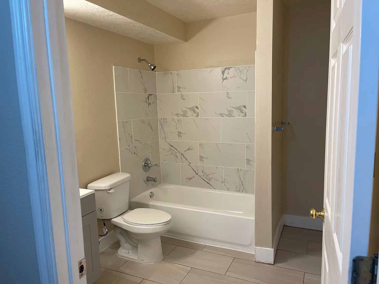2 bed, 1000 sqft, $1,450 — Photo 3