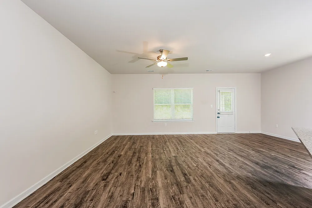 3 bed, 2.0 bath, 1610 sqft, $1,785 — Photo 4