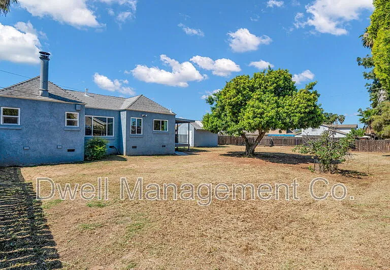 1430 Diamond Ln — Photo 23