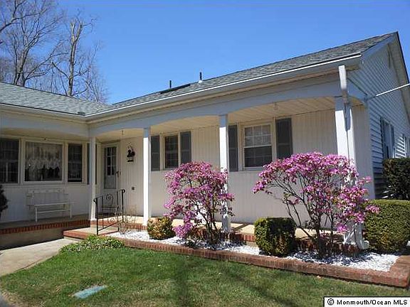 3rd image of 16 Green Hill Dr