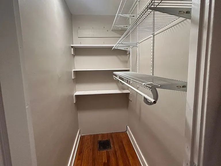 605 Gill Ave — Photo 10