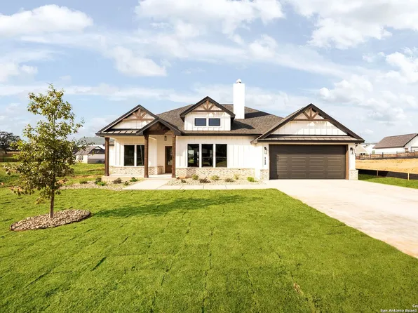 112 Bayberry Ct, La Vernia, TX 78121