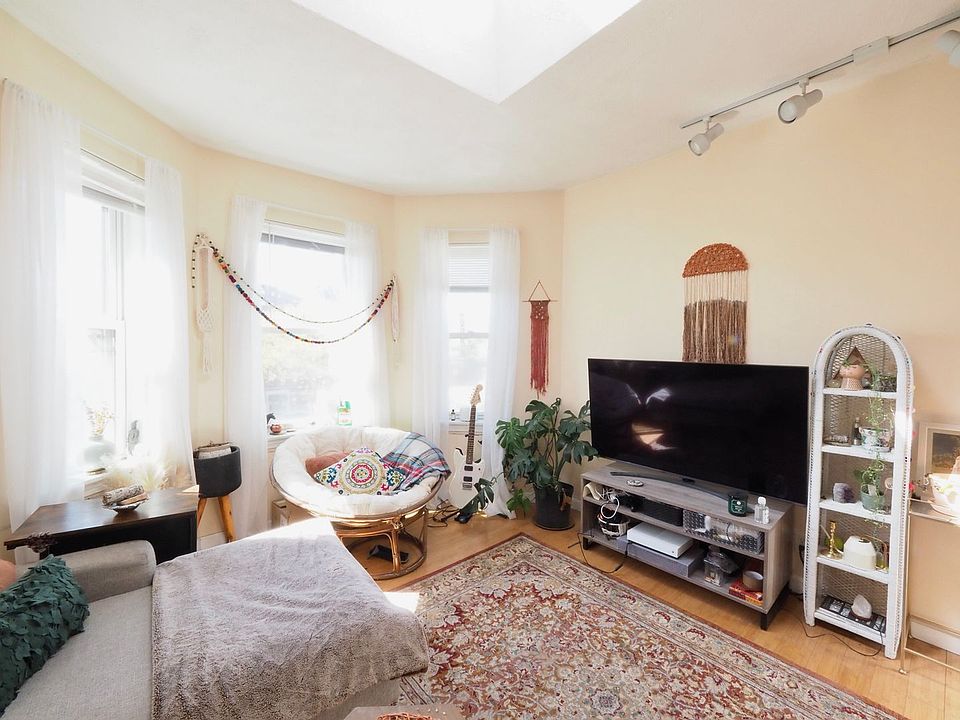 1st image of 1423 Commonwealth Ave APT 505