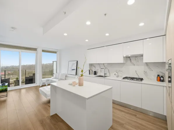 3888 Evergreen Pl #507, Burnaby, BC V3J 0M3