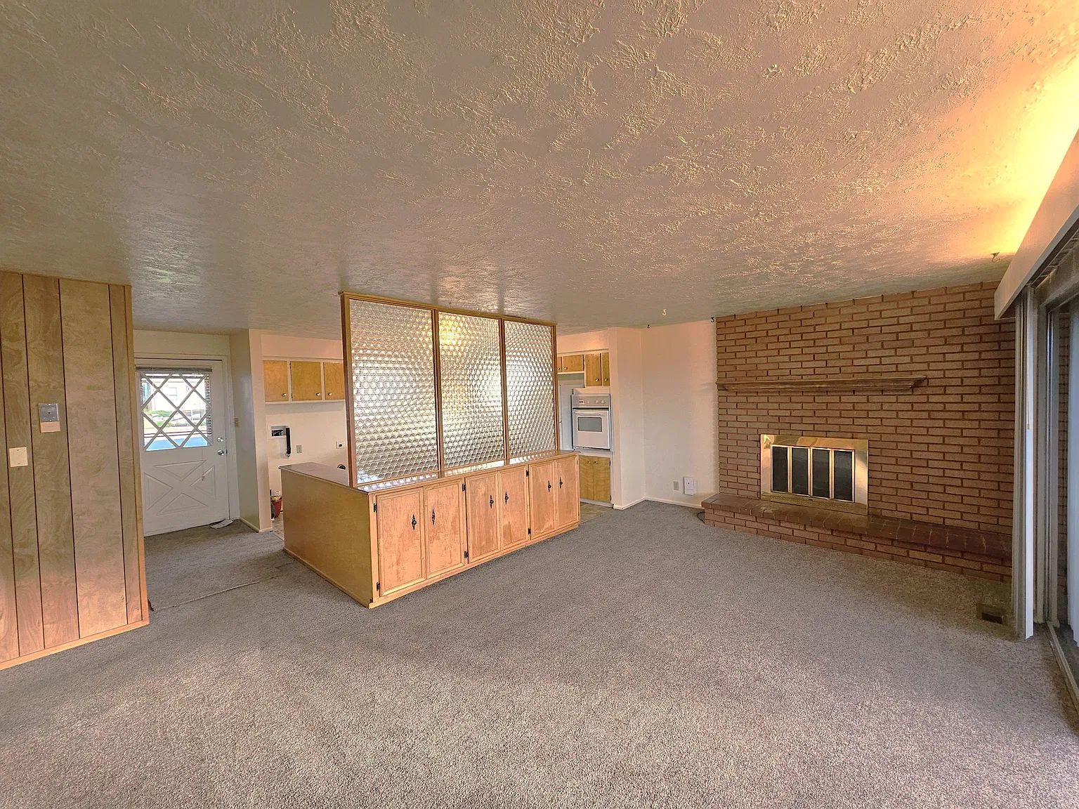 2 bed, 950 sqft, $1,350 — Photo 3