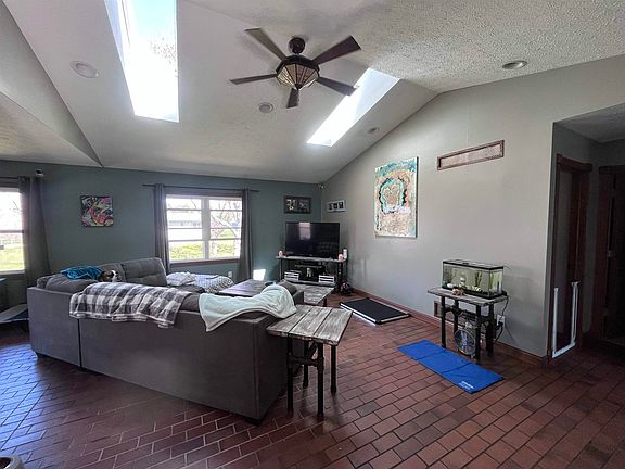 4th image of 100 Ambrose Dr SE