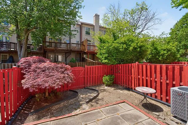 3 bed, 1800 sqft, $3,400 — Photo 2