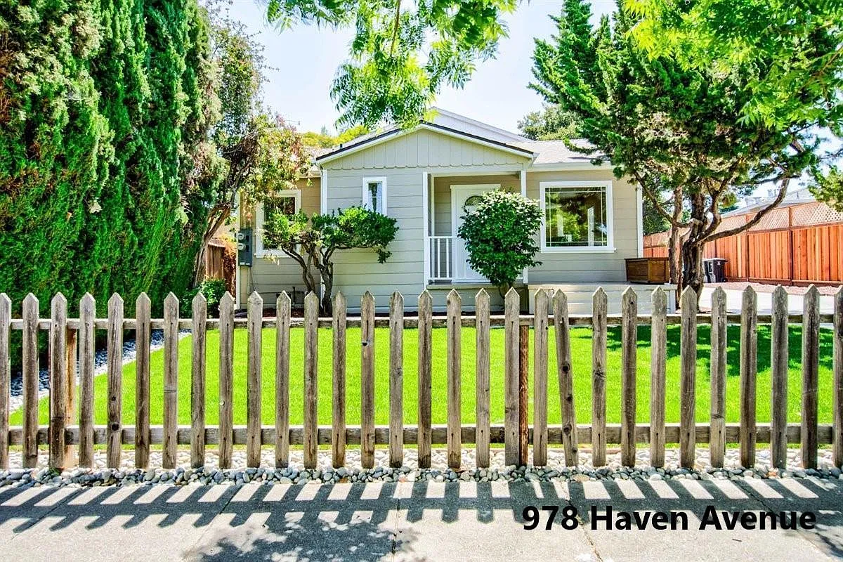 978 Haven Ave — Photo 1