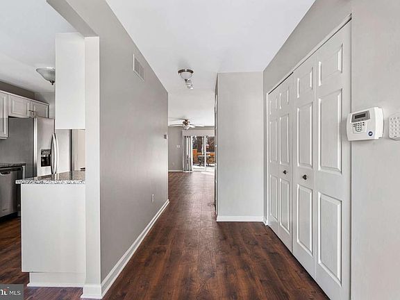 2nd image of 110 Pin Oak Ct