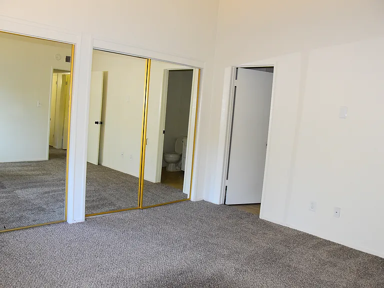 3105 Hidden Oaks Dr — Photo 2