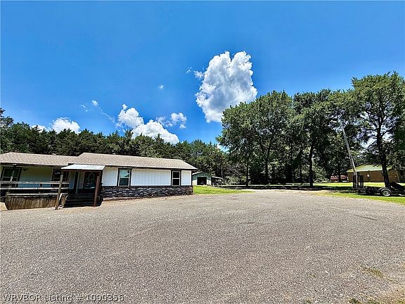 2nd image of 209 Brandon Ln
