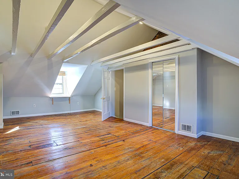 112 Fairmount Ave — Photo 16