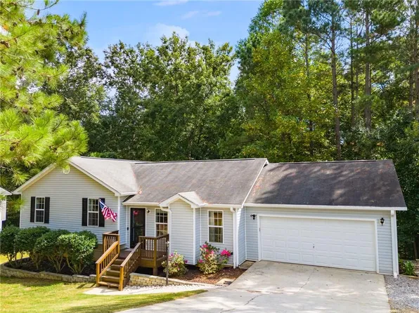 1035 Eagles Nest Cir, Carrollton, GA 30116