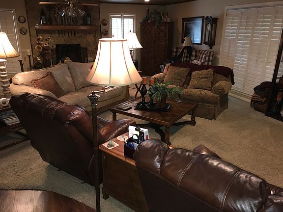 3rd image of 212 S Park Dr