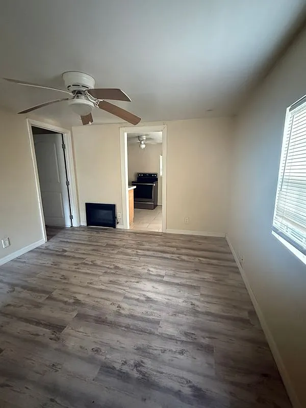 329 Pine Ave — Photo 2