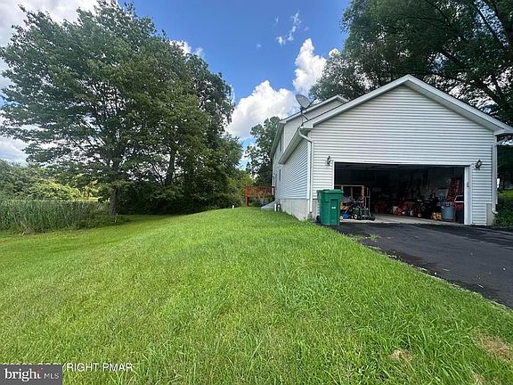 5th image of 109 Juniper Ln